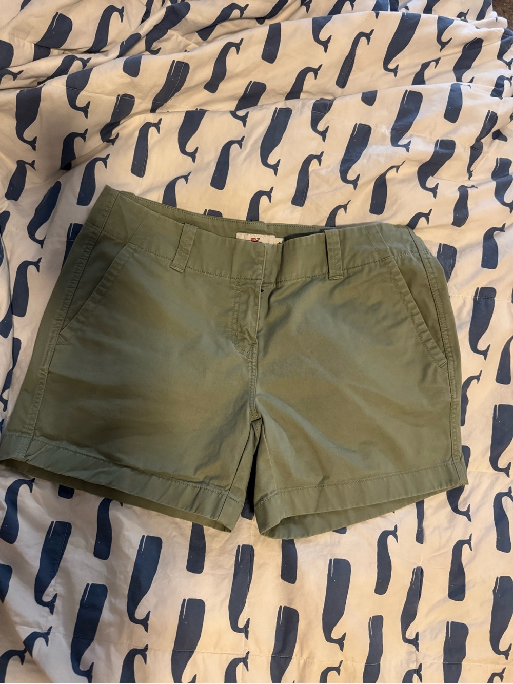 Vineyard vines size 4 Women’s Olive Green Casual Shorts